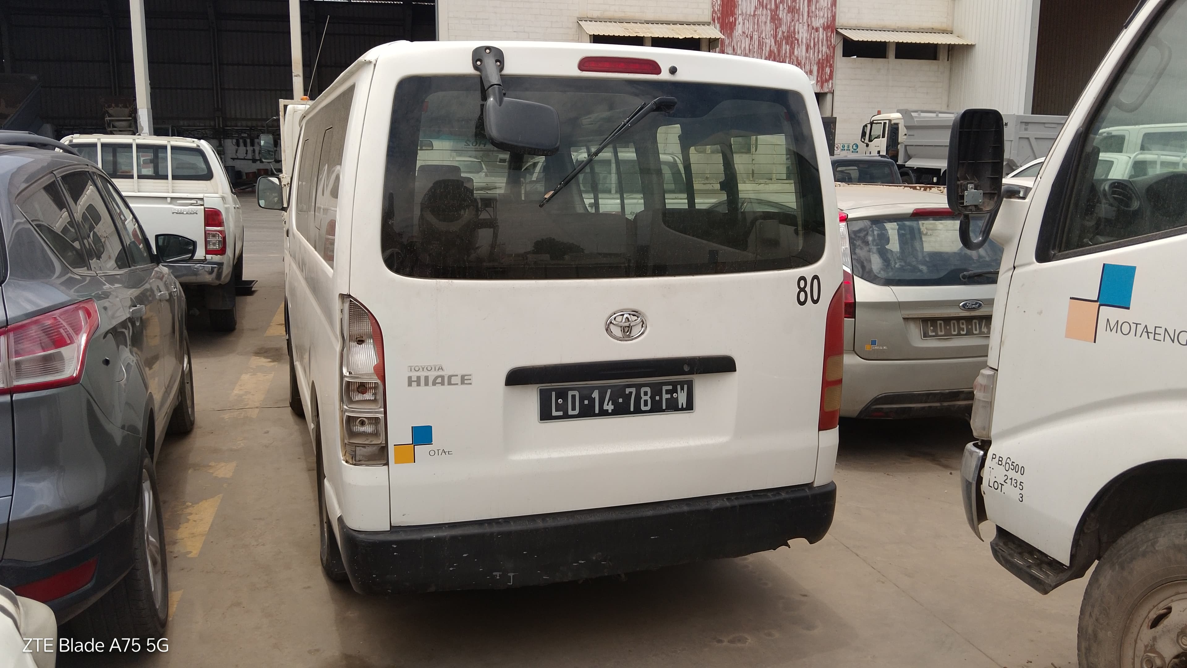 Mini-Autocarro TOYOTA HIACE 15 LUGARES 2.5 MT — imagem 3