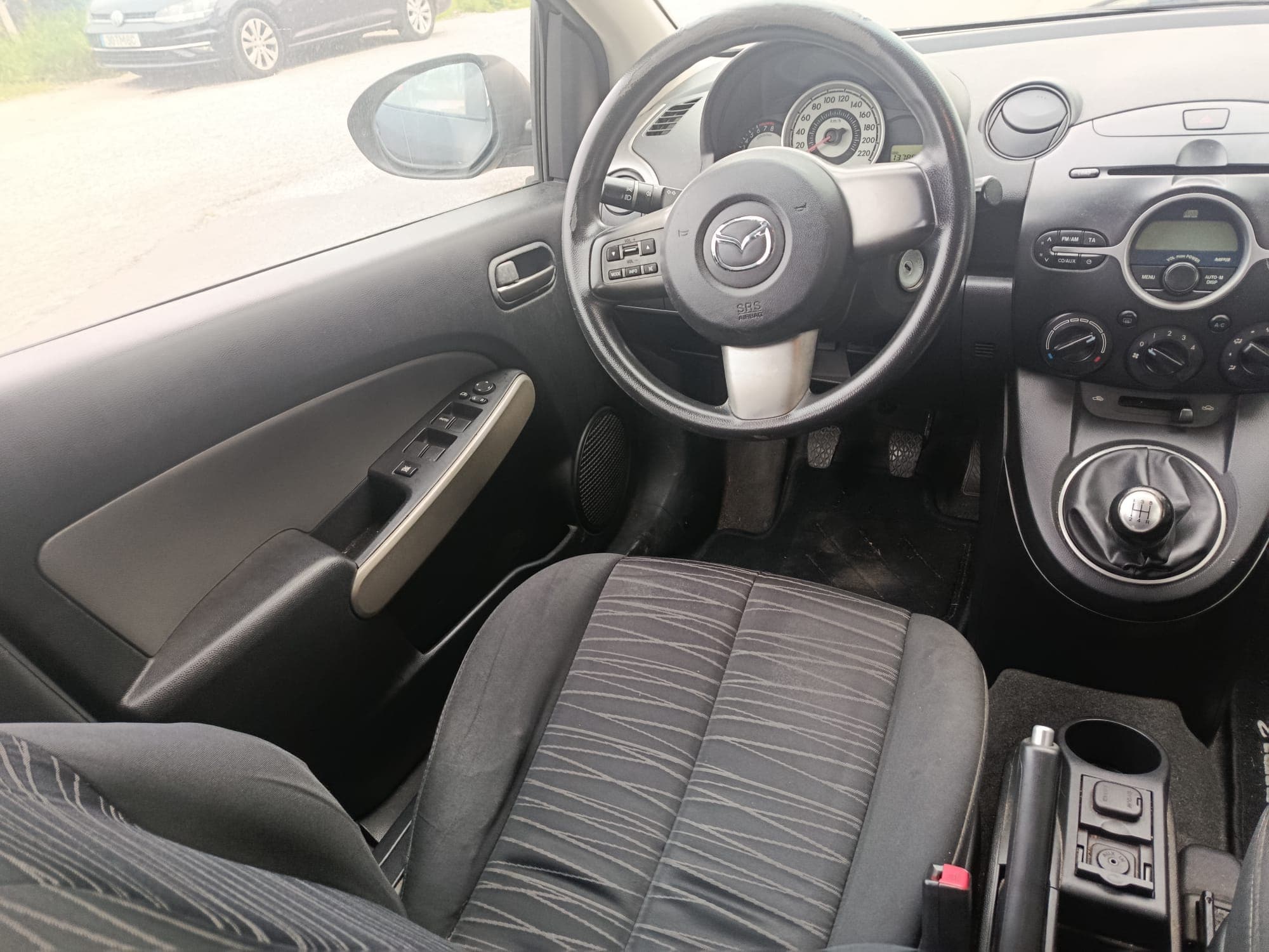 Mazda 2 · Ano 2010 — image 8