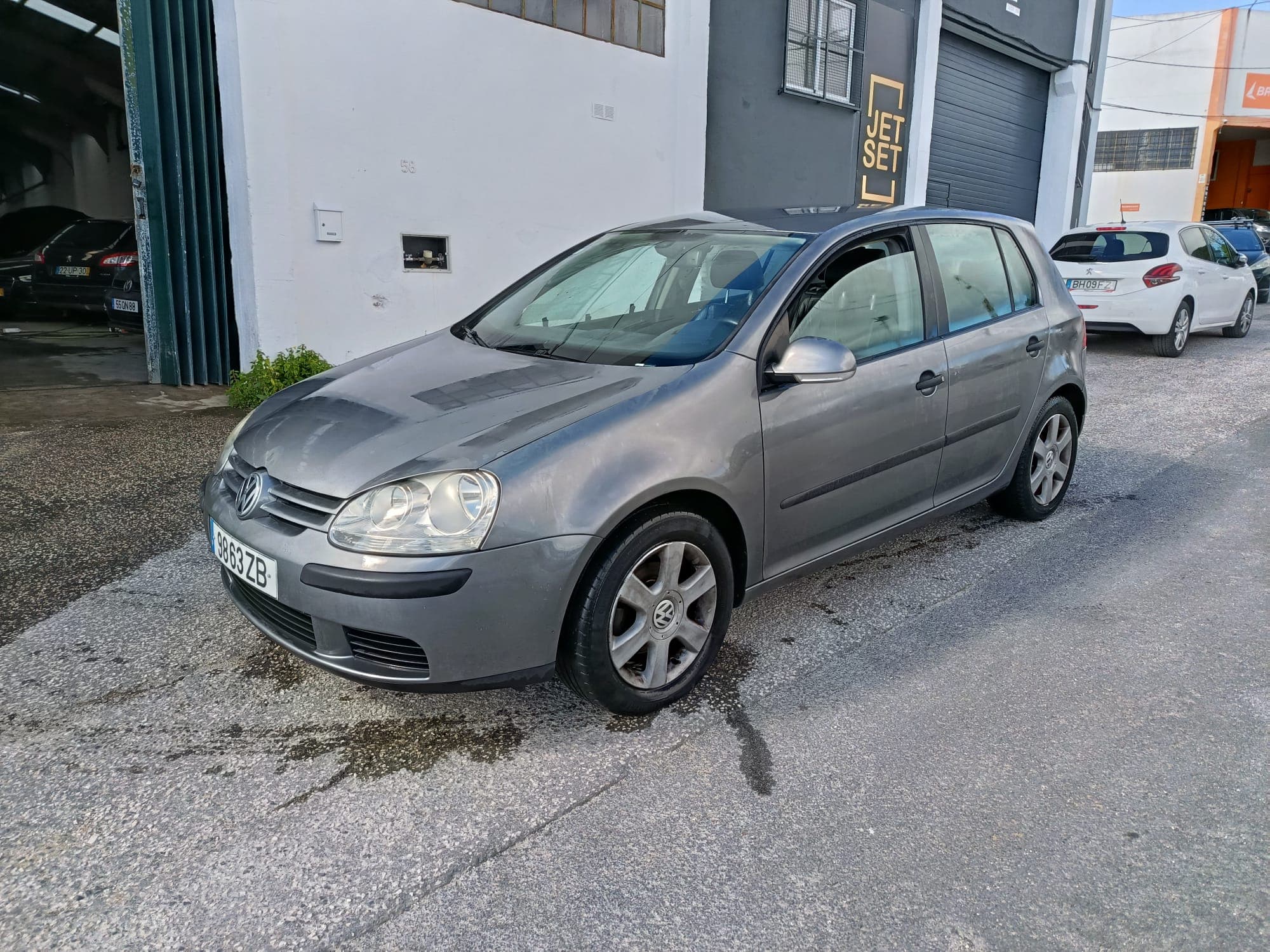 Volkswagen Golf · Ano 2004 — image 2