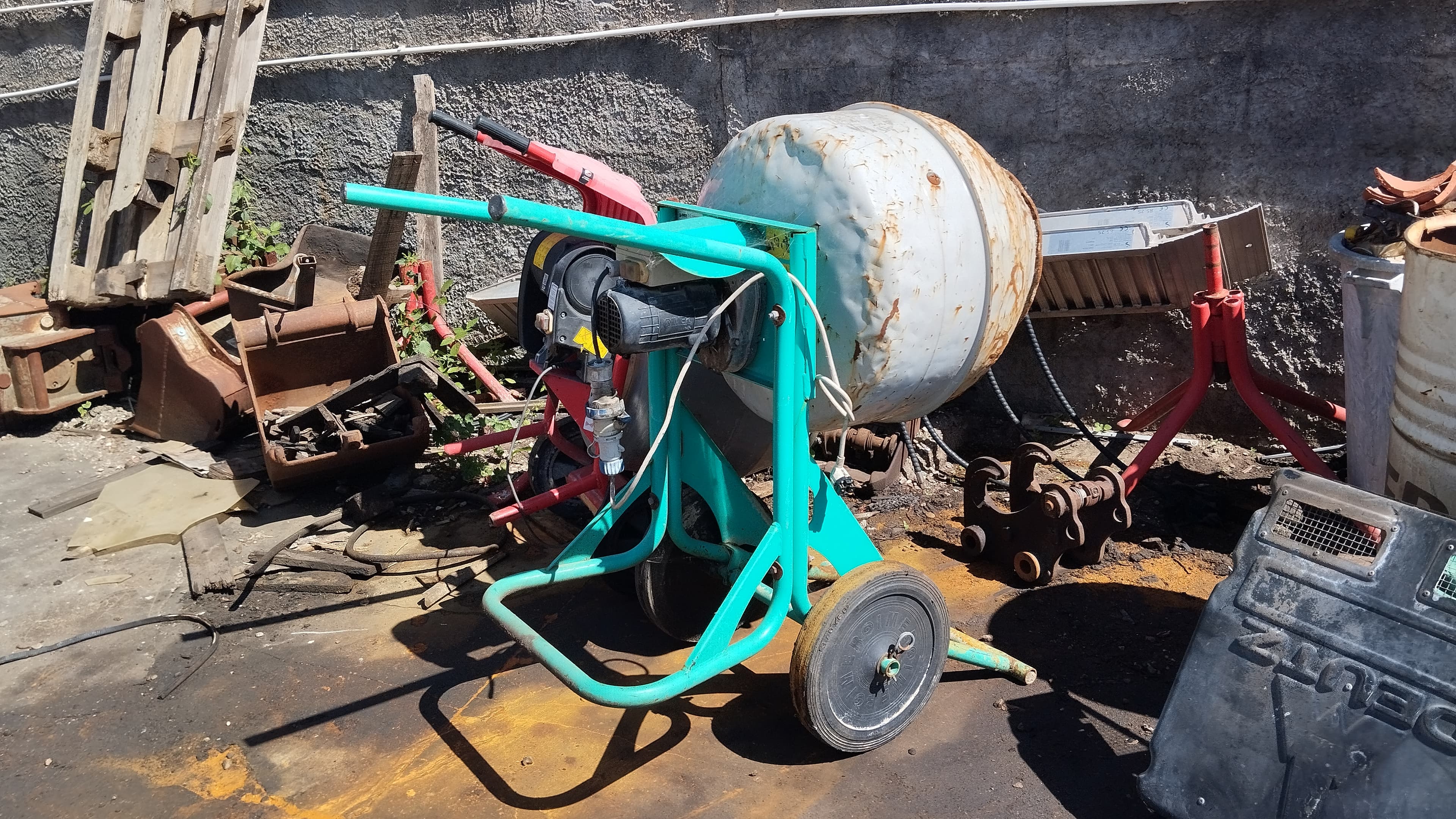 Betoneira elétrica Riobeta 140 — imagem 1