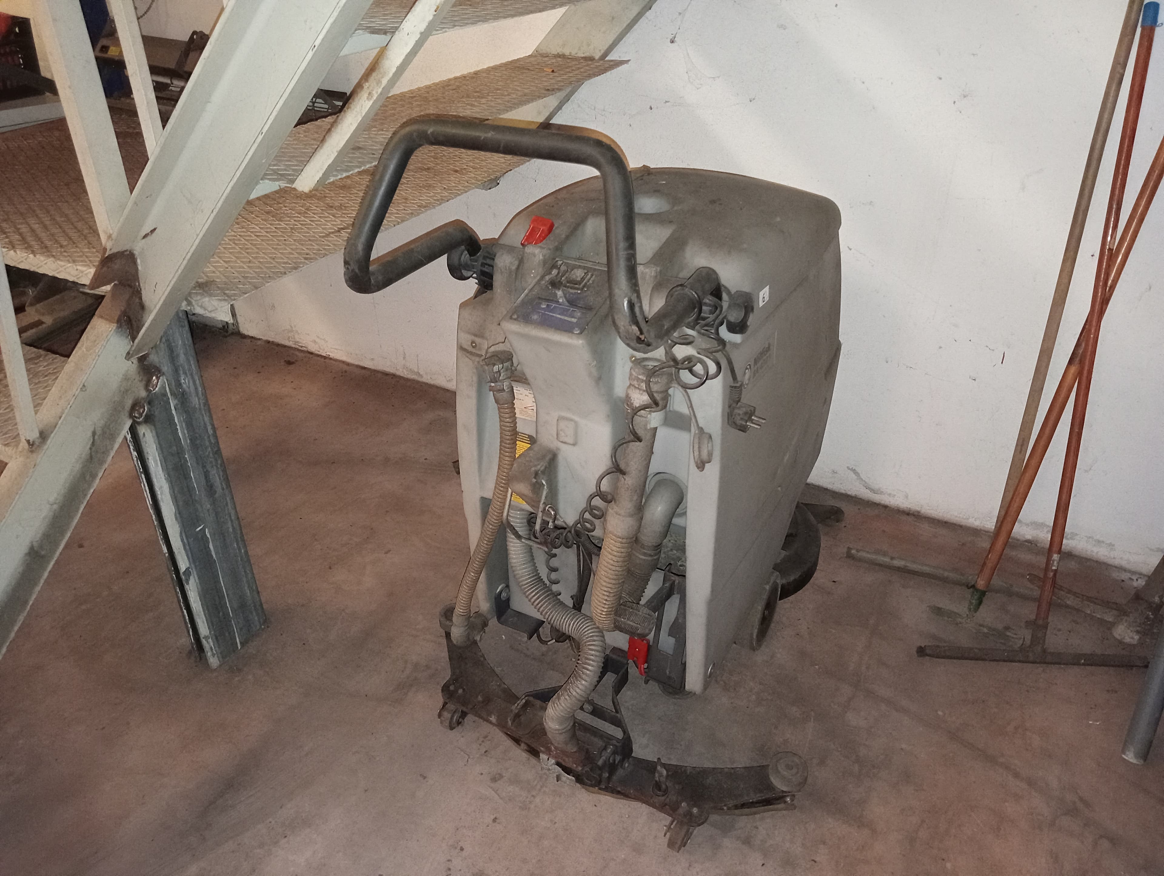 Equipamento Industrial e de Escritório — imagem 33