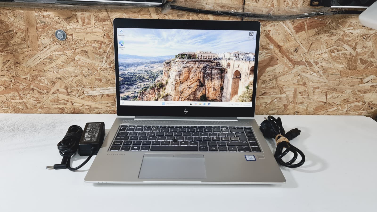 Computador portátil HP EliteBook 840 G6 — imagem 1