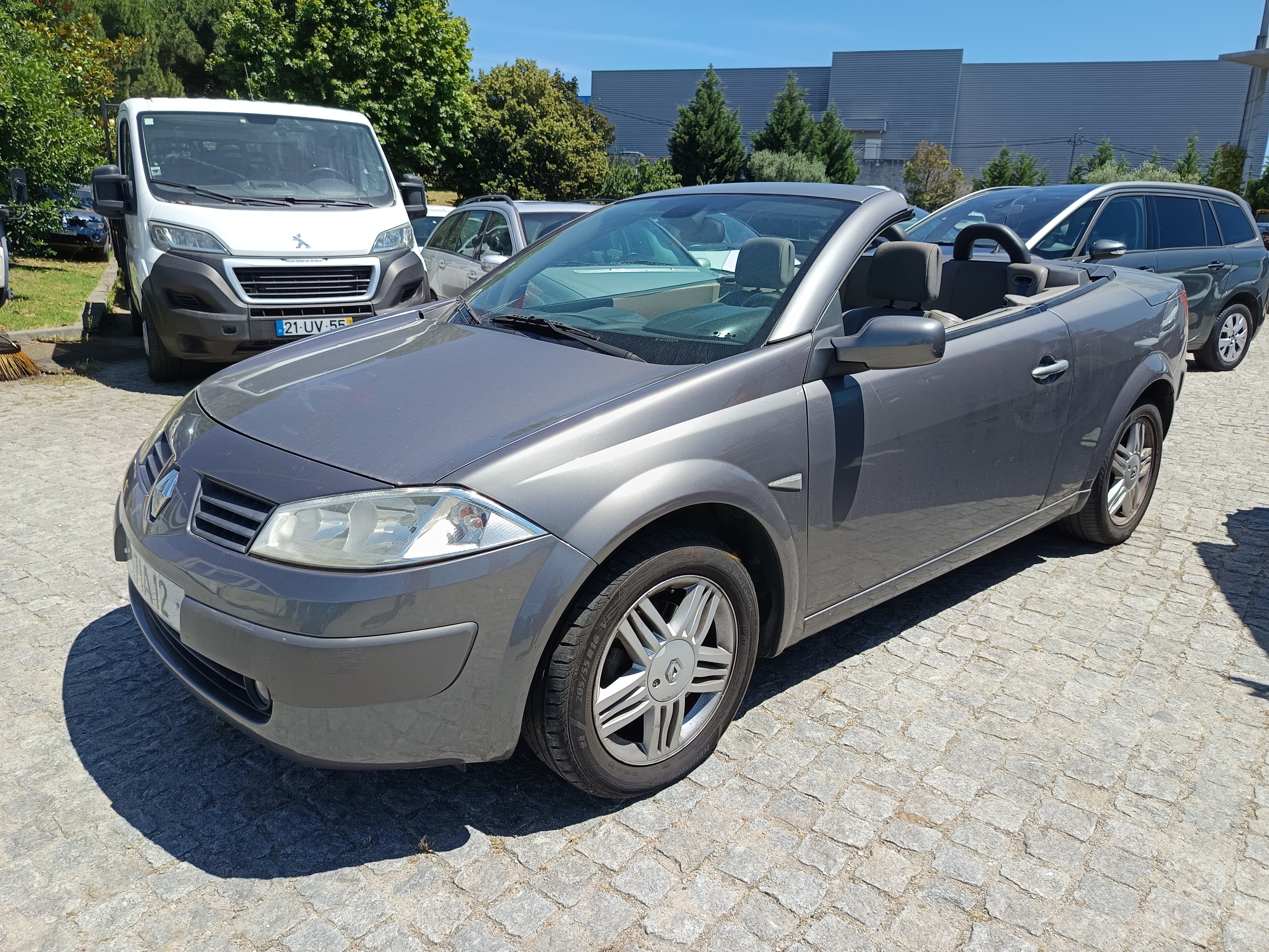 Renault Megáne Cabrio · Ano 2004 — image 5