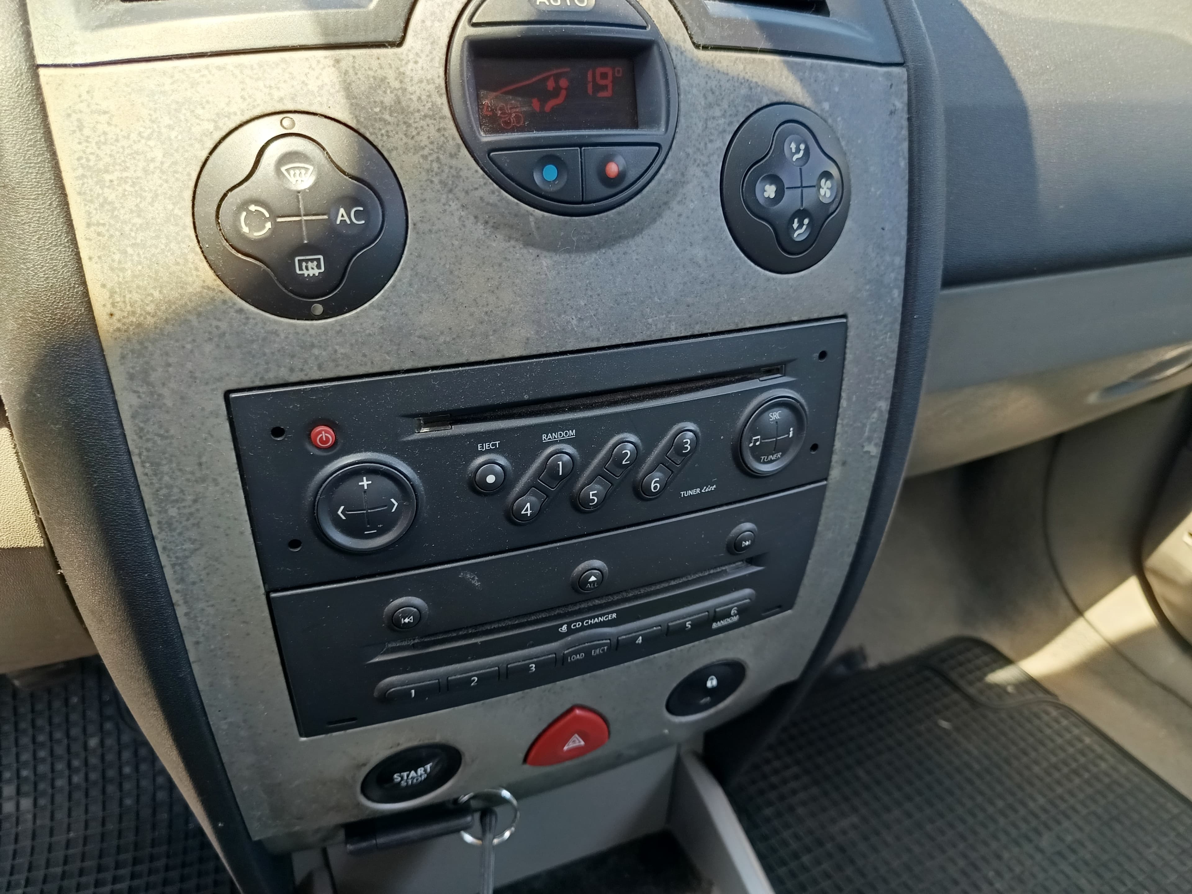 Renault Megáne Cabrio · Ano 2004 — image 39