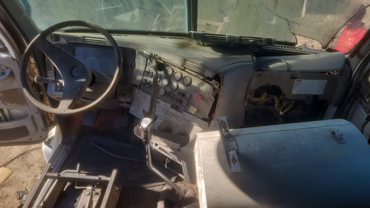 FREIGHTLINER Columbia - 20 - 2005 — image 7