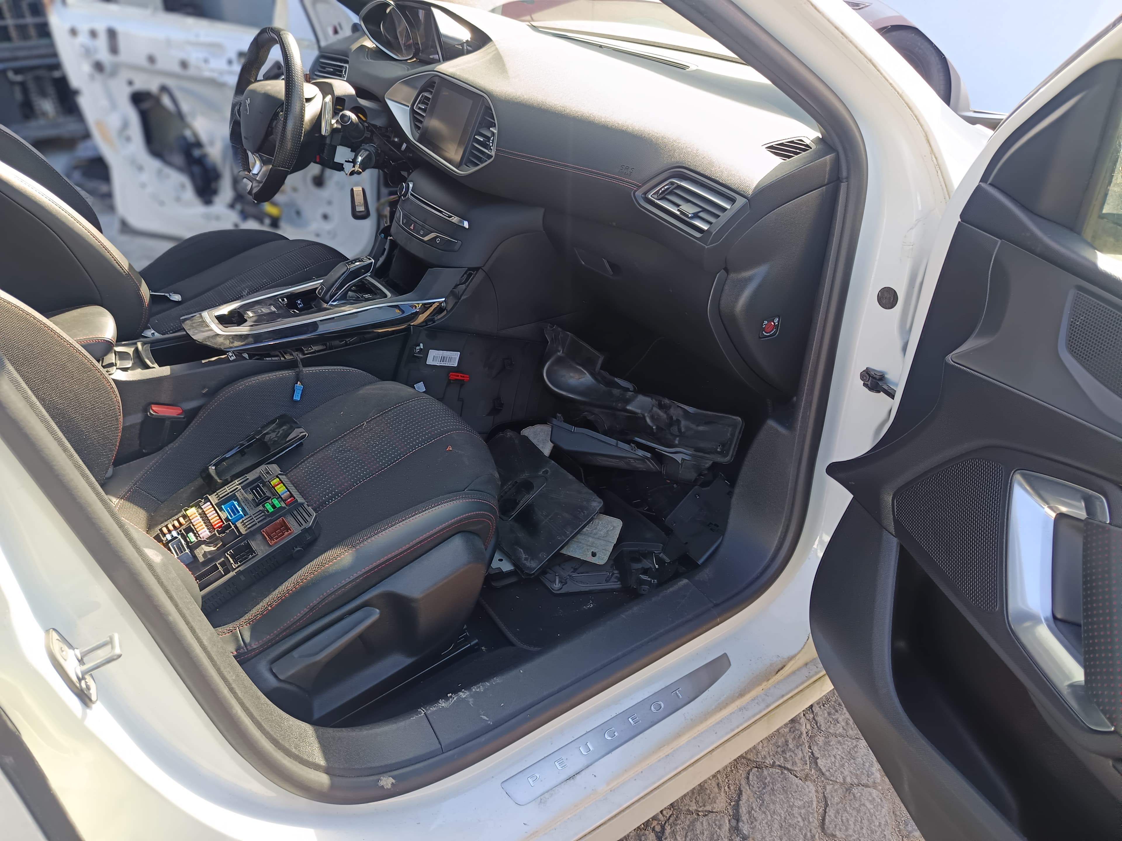 Peugeot 308 · Ano 2014 — image 28