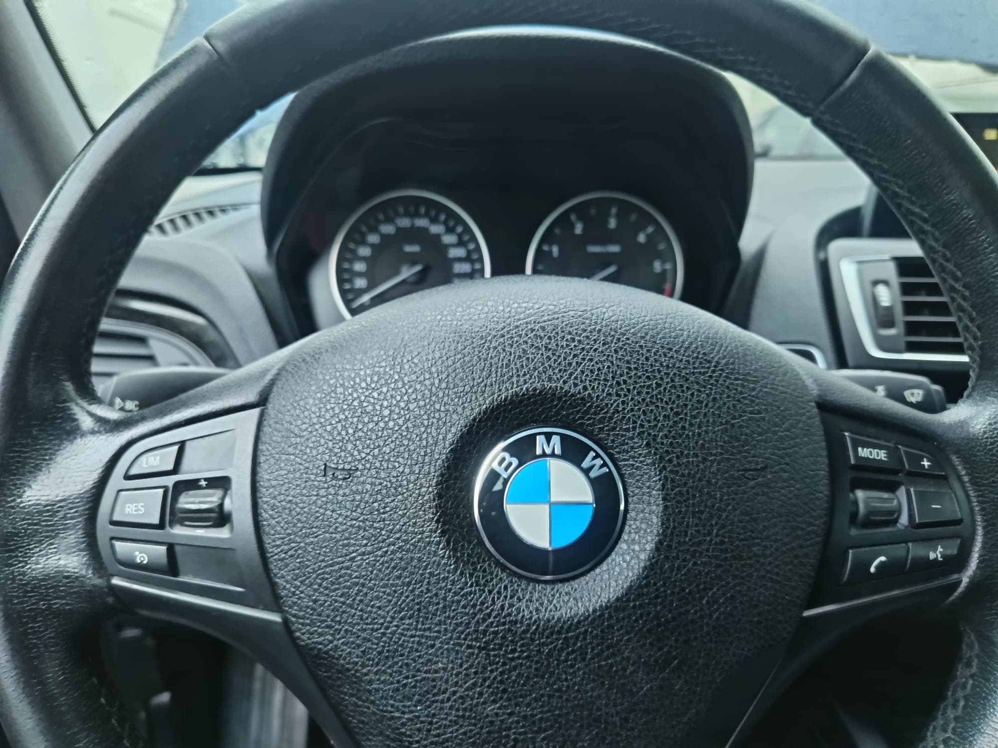 BMW 116 d · Ano 2016 — image 12