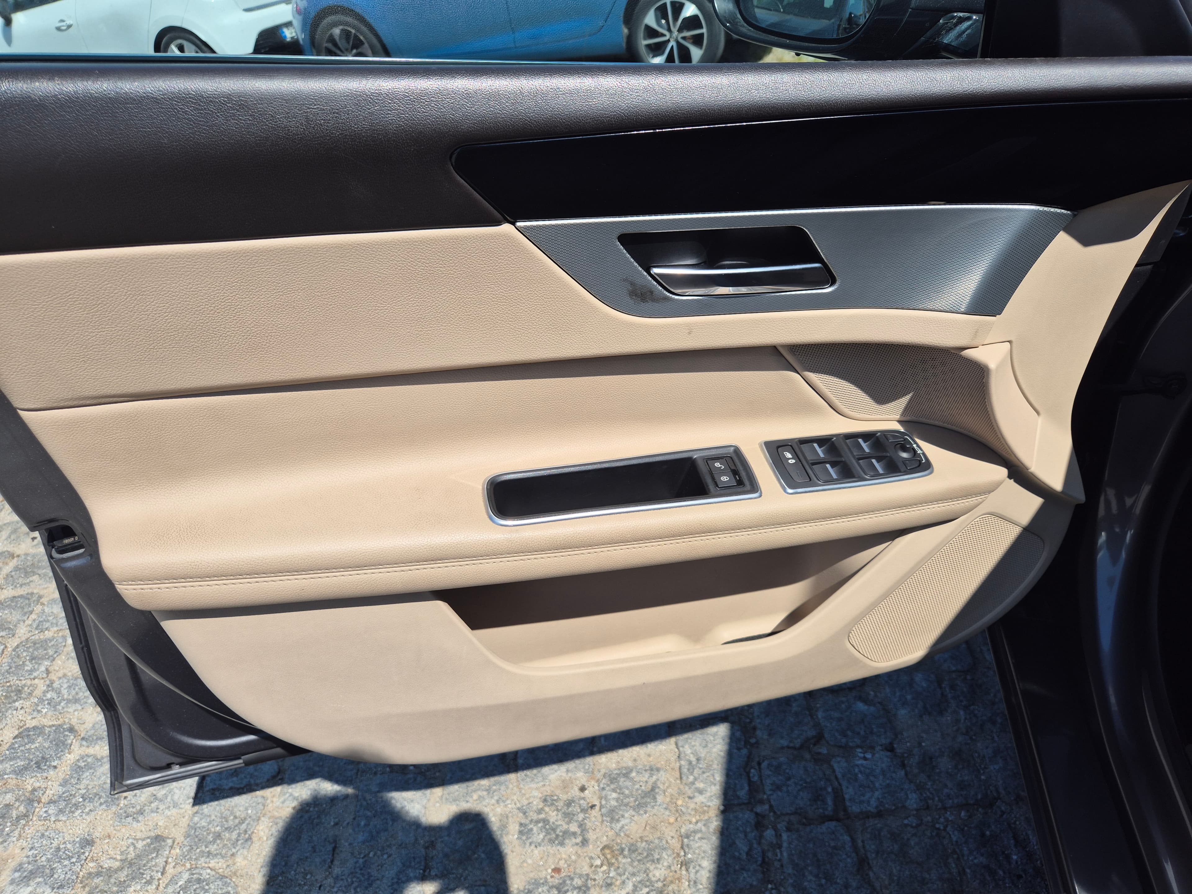 Jaguar XF II 2.0d · Ano 2016 — image 28