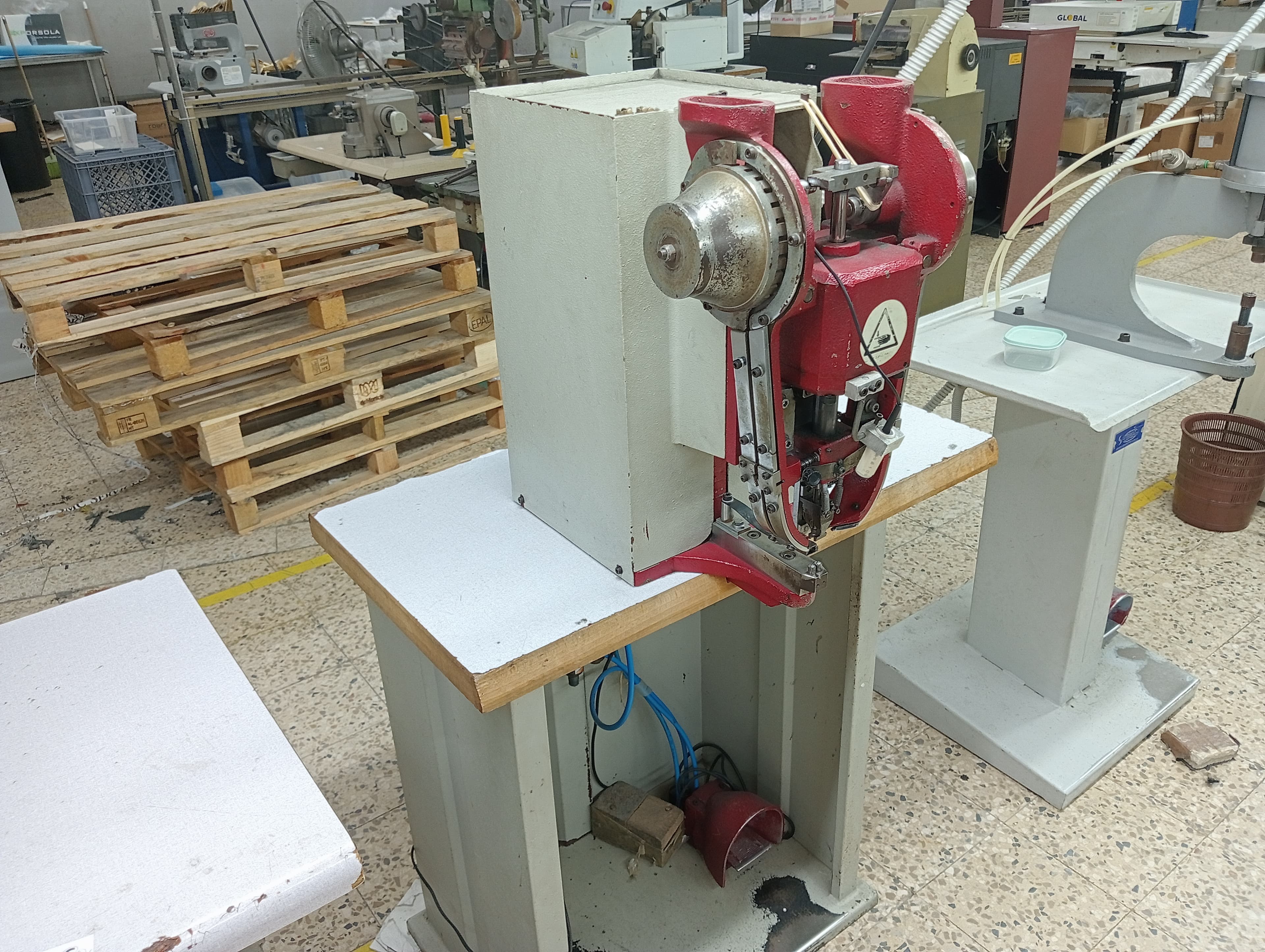 Équipements pour l'Industrie du Chaussure — image 116