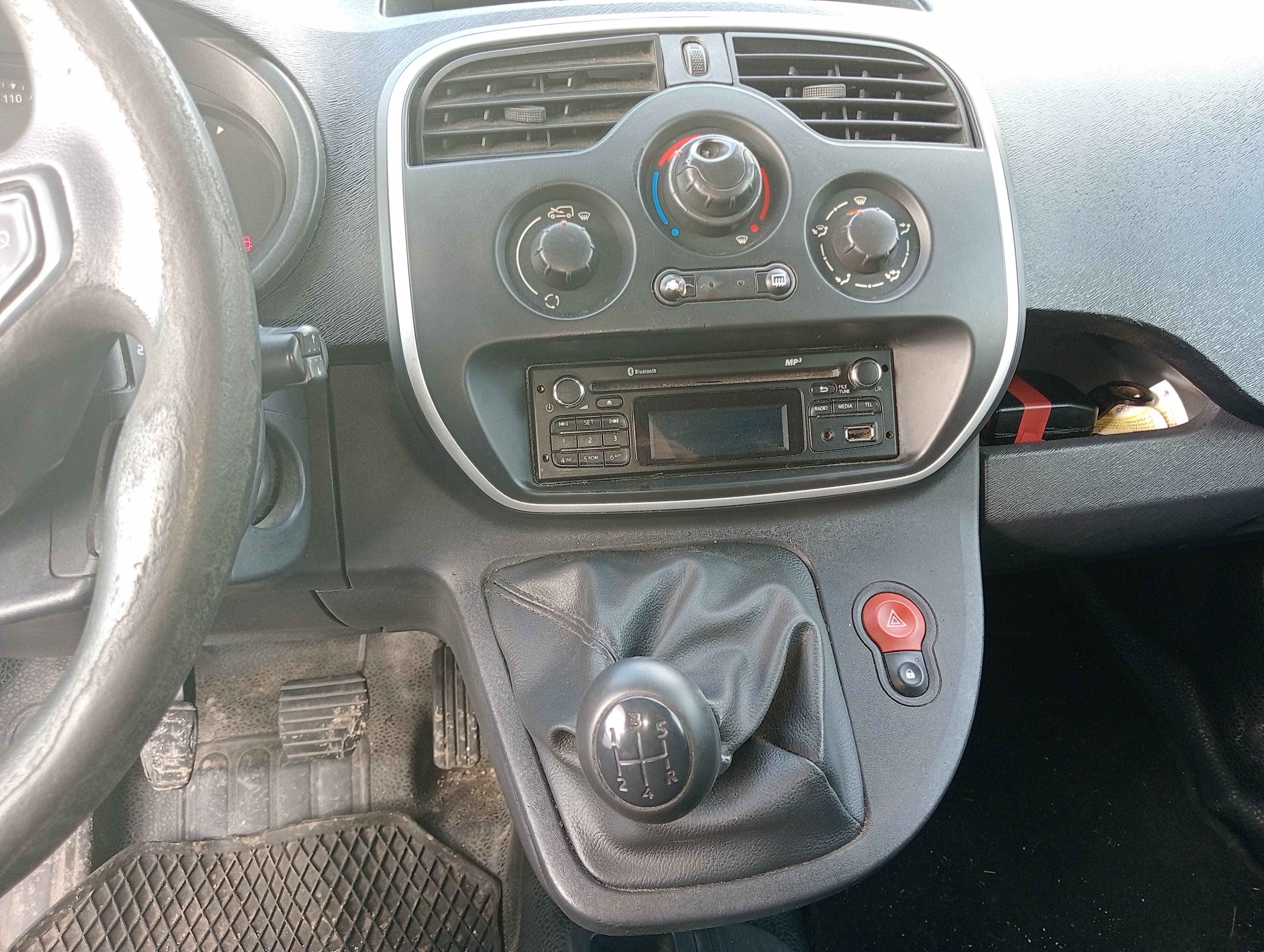 Renault Kangoo · Ano 2016 — imagem 7