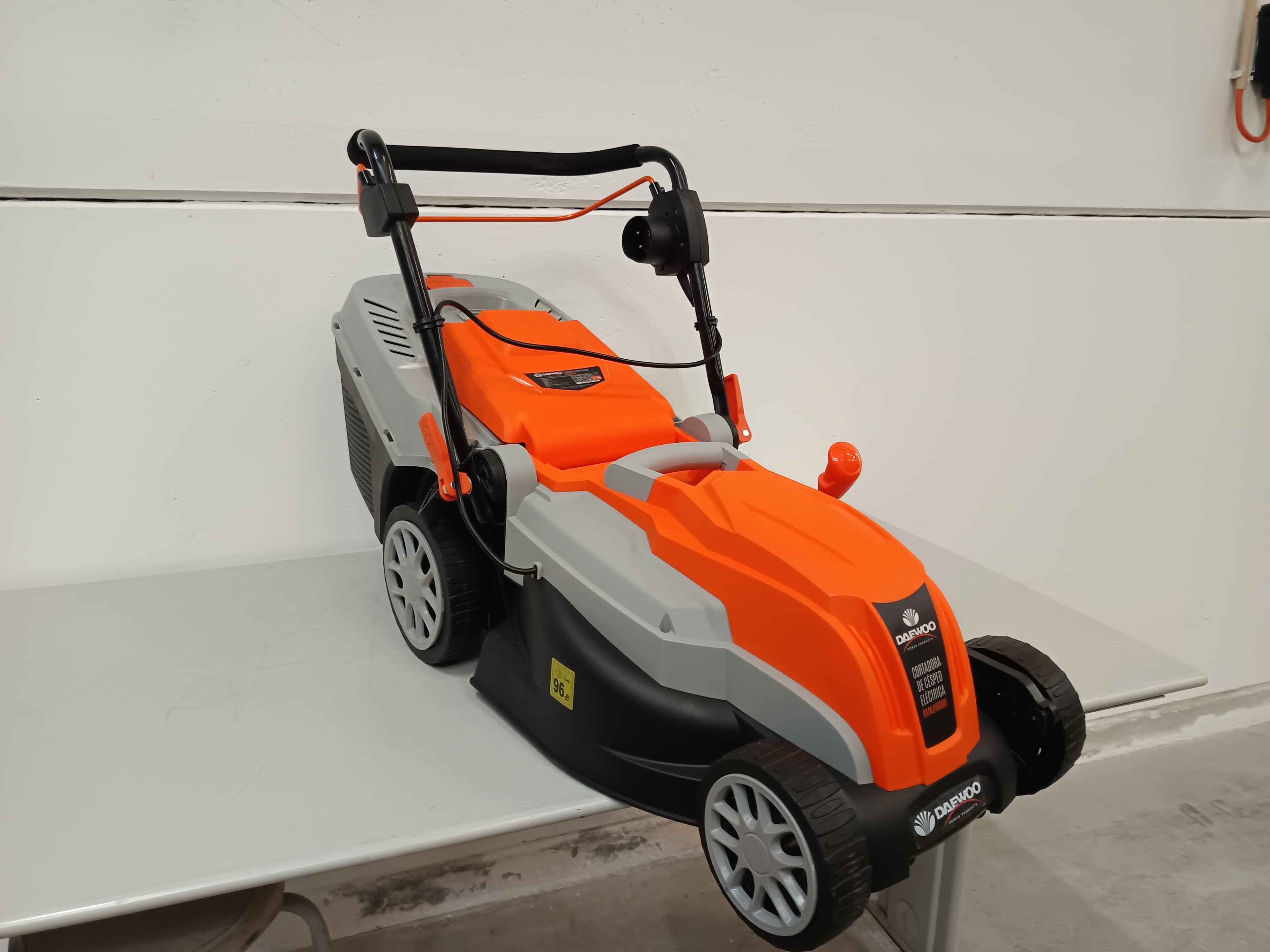 Máquina de cortar césped Daewoo — imagen 2