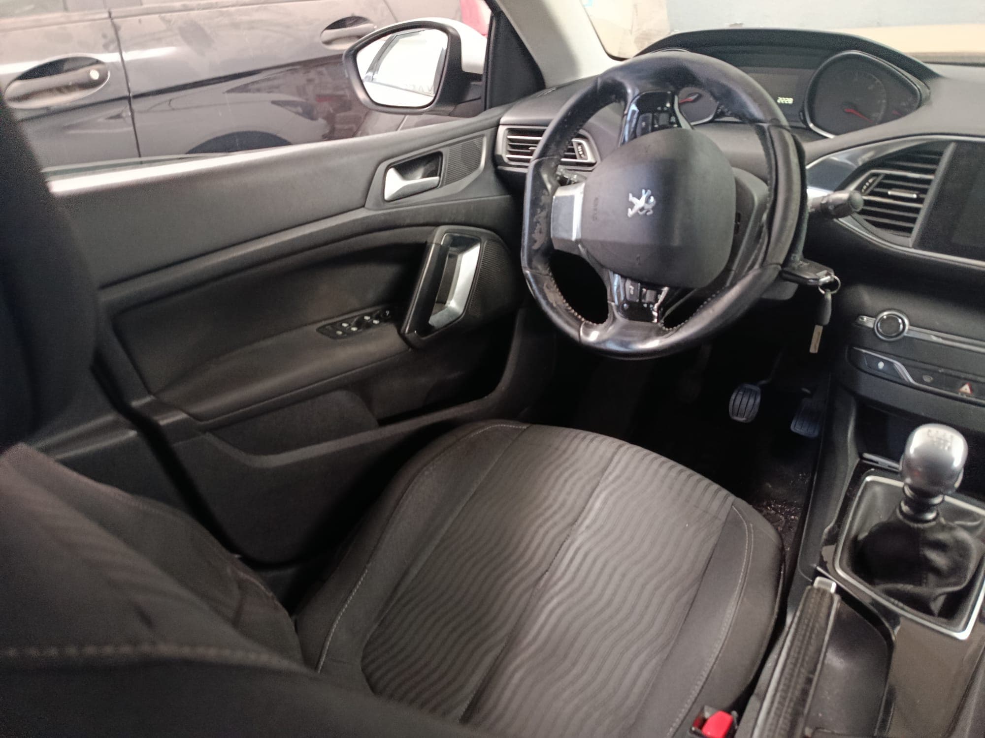 Peugeot 308 II SW · Ano 2017 — image 16