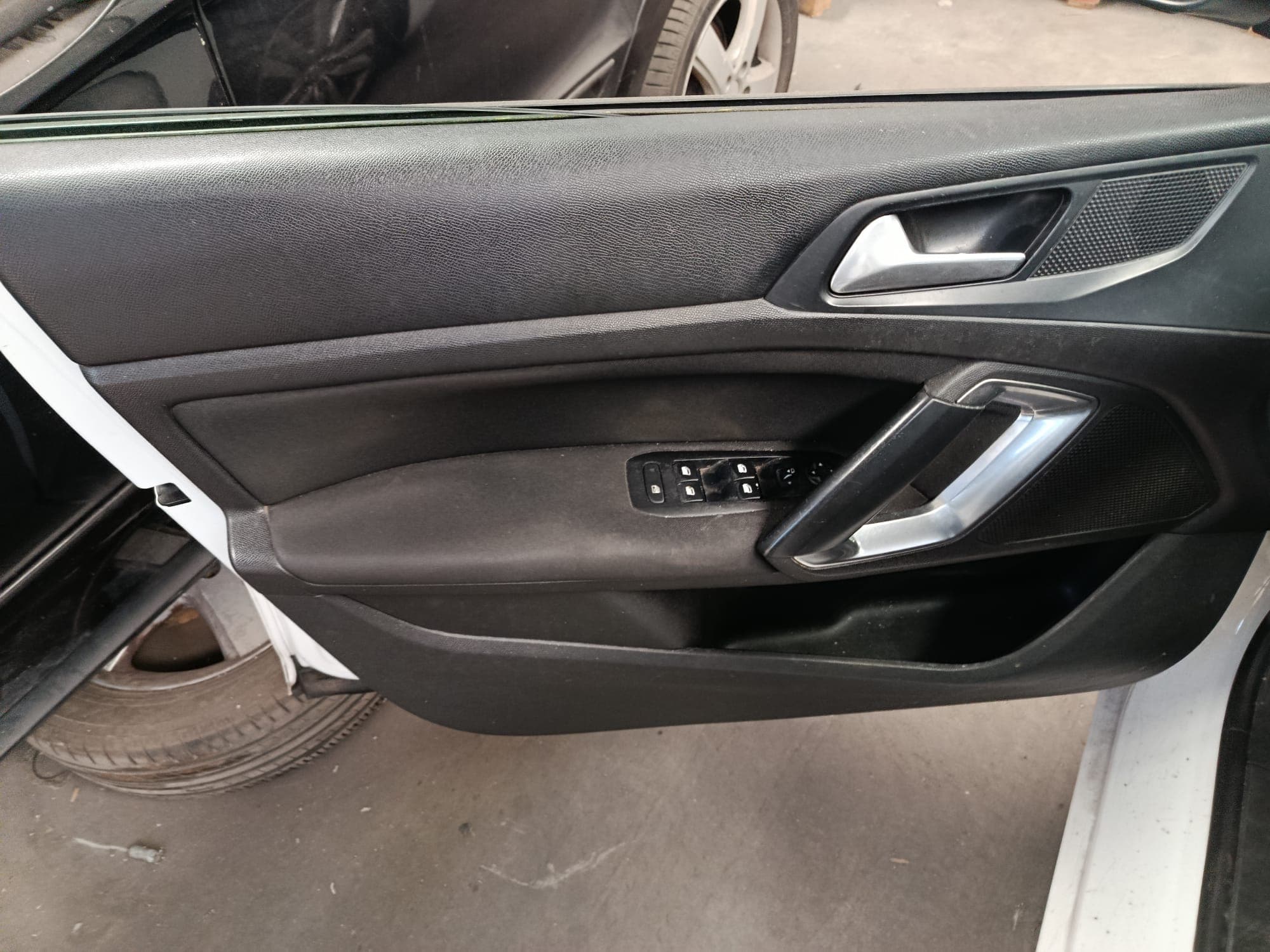 Peugeot 308 II SW · Ano 2017 — image 12