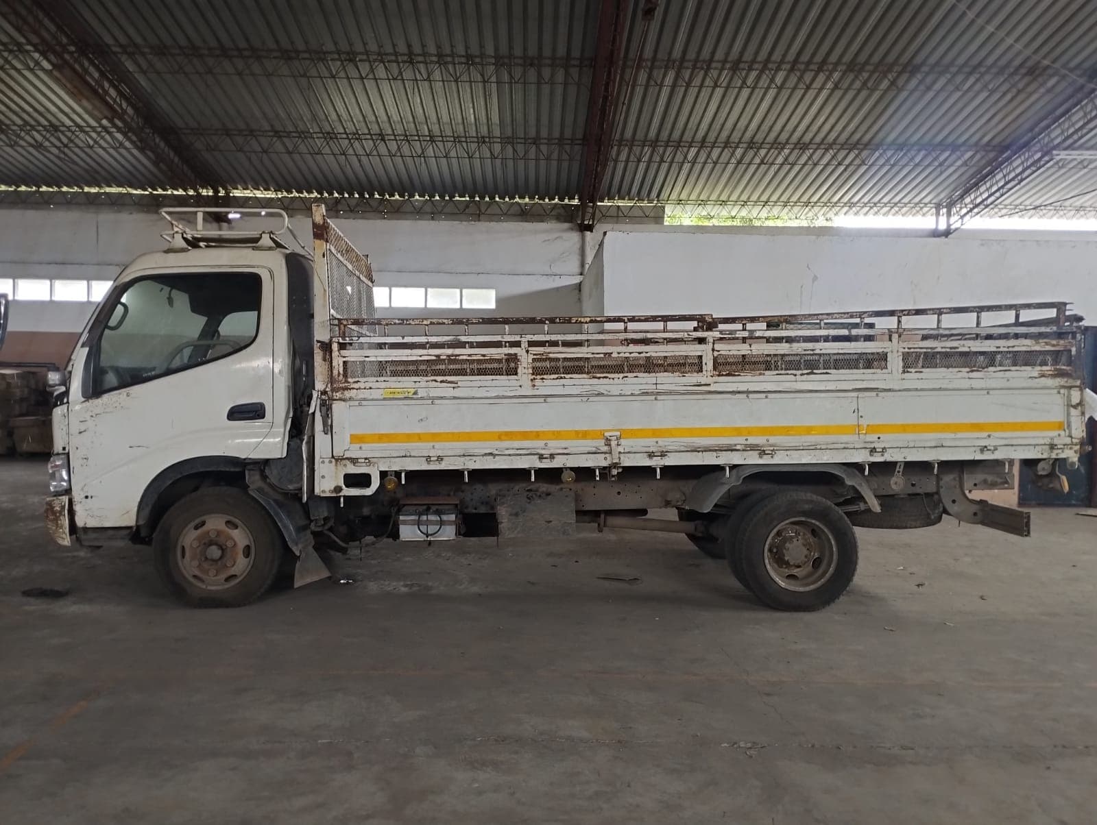 Hino Dutro 3,55m - 2003 — imagen 4