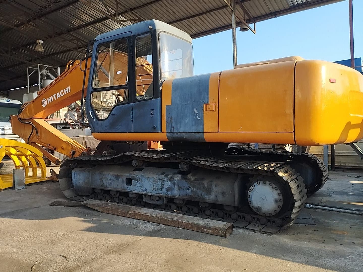Pelleuse — Hitachi EX200-2 | Pelleuse — Hitachi EX200-2 — image 2