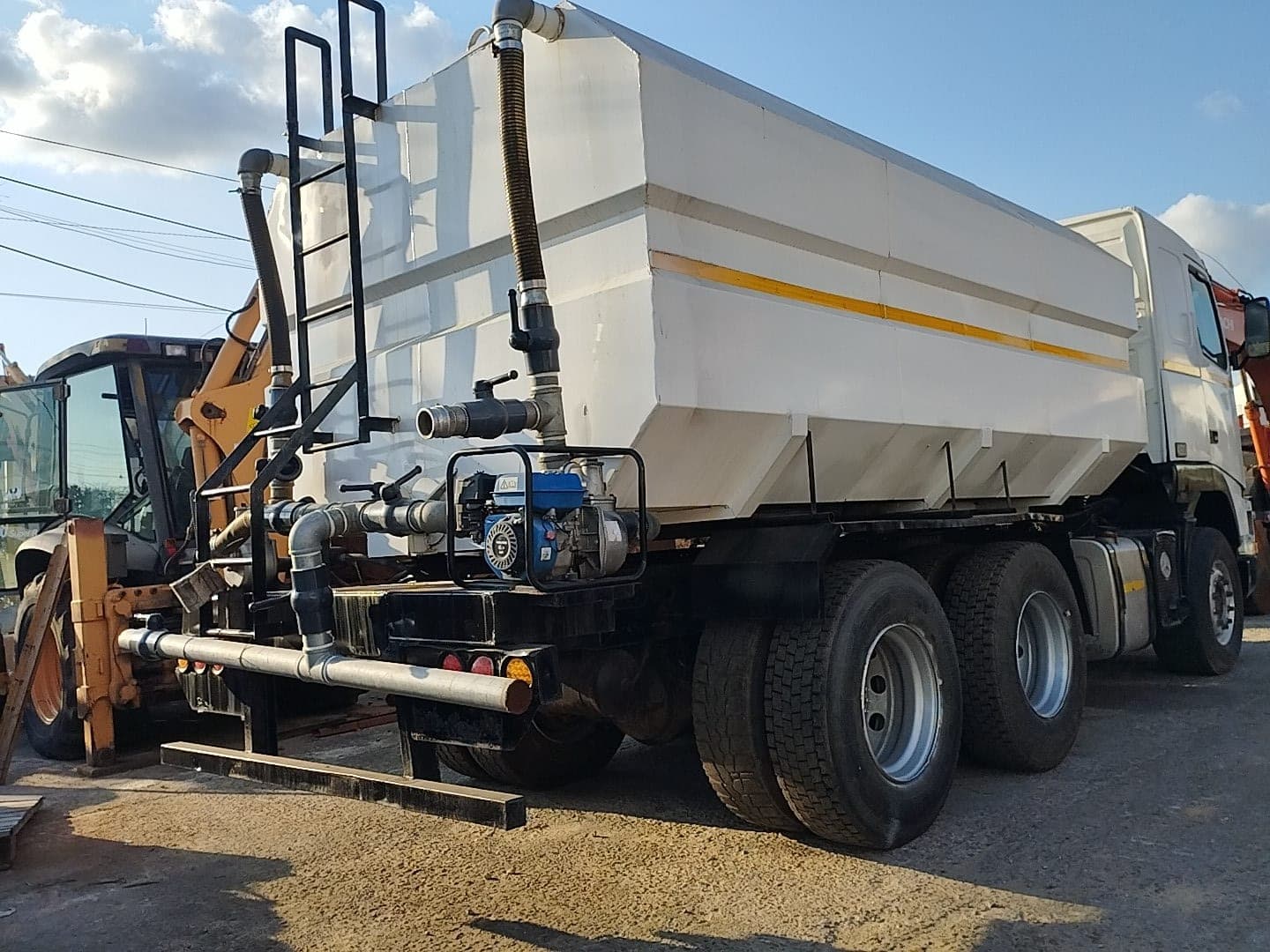 Camião-cisterna de 18000l — Volvo FH12 — 2007 | 18000 l tanker truck — Volvo FH12 — 2007 — imagem 6