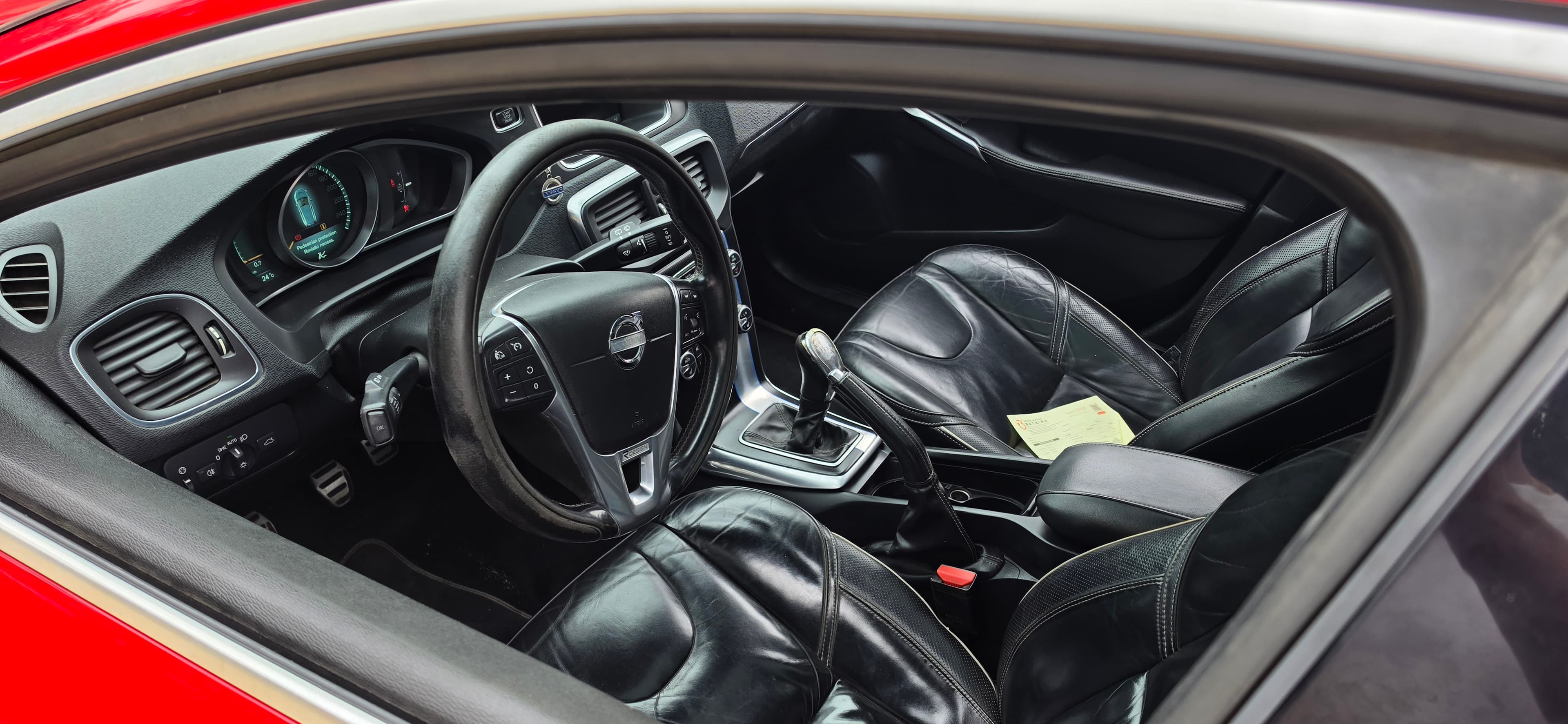 Volvo V40 D2 Rdesign · Ano 2013 — imagem 5