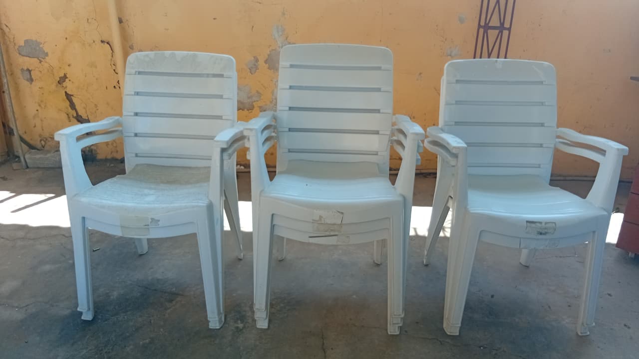 Cadeiras plásticas