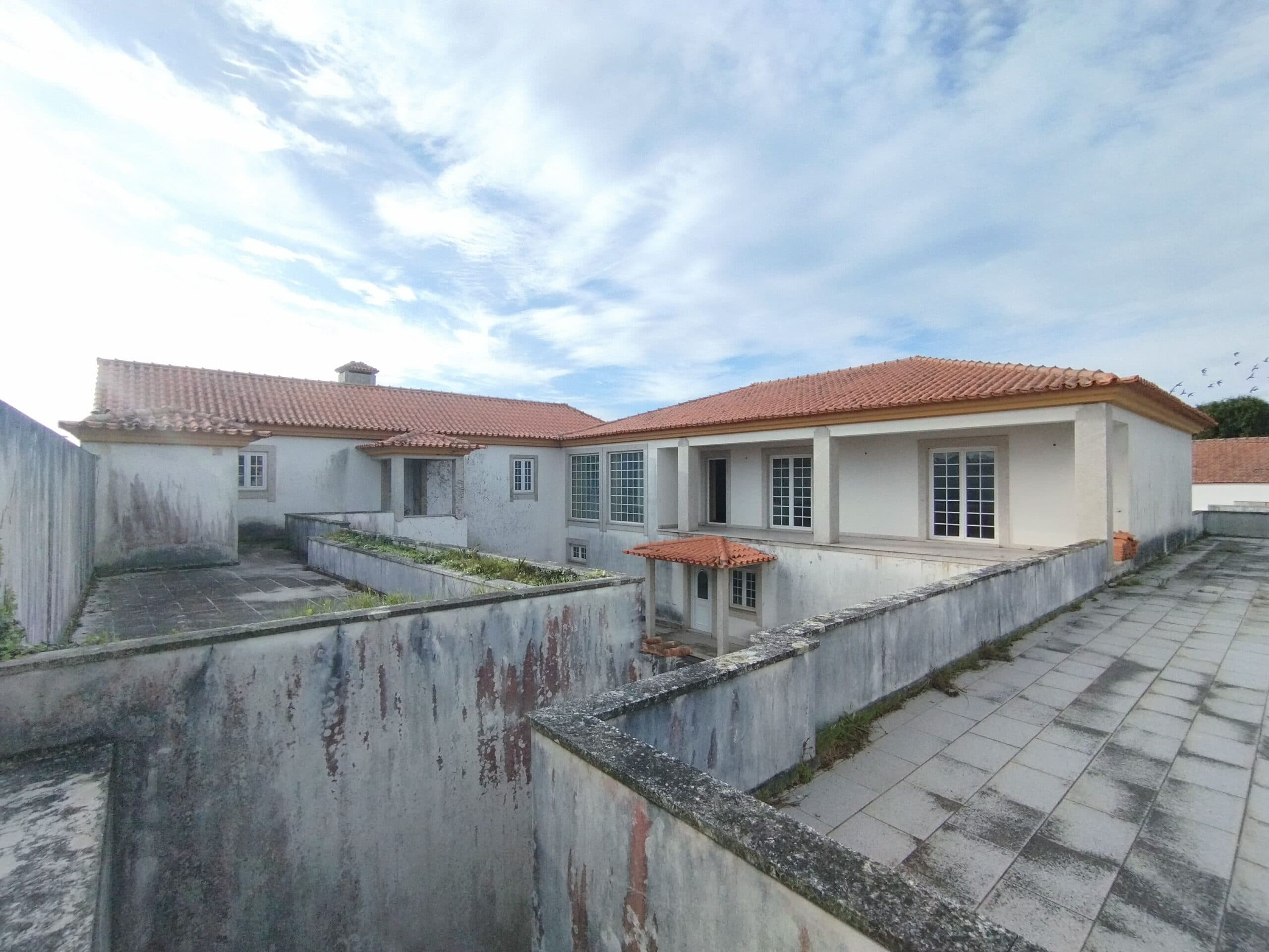 Estate in Gaia, house in Ovar and 18 more bank properties to be auctioned for 5.6 million